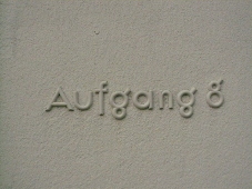 Beschriftung Aufgang acht